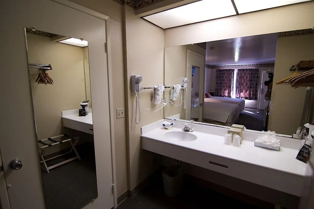 Anaheim Carriage Inn Hotel